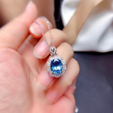 Carregar imagem no visualizador da galeria, Platinum-Plated Zircon Pendant Necklace
