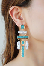 Carregar imagem no visualizador da galeria, Turquoise Alloy Earrings
