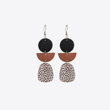 Carregar imagem no visualizador da galeria, Leather &amp; Wood Drop Earrings
