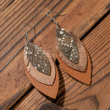 Carregar imagem no visualizador da galeria, PU Leather Drop Earrings
