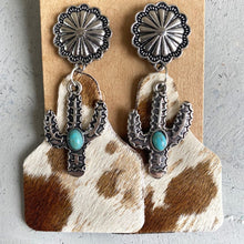 Carregar imagem no visualizador da galeria, Turquoise Decor Cactus Alloy Earrings
