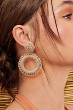 Carregar imagem no visualizador da galeria, Round Shape Raffia Grass Dangle Earrings
