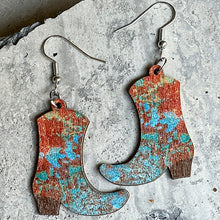 Carregar imagem no visualizador da galeria, Boots Shape Wooden Dangle Earrings
