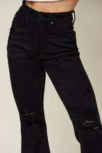 Carregar imagem no visualizador da galeria, Judy Blue Full Size High Waist Distressed Flare Jeans
