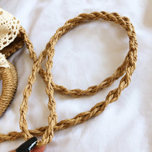 Carregar imagem no visualizador da galeria, Drawstring Straw Braided Crossbody Bag
