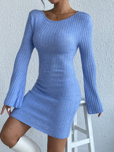 Carregar imagem no visualizador da galeria, Backless Round Neck Long Sleeve Sweater Dress
