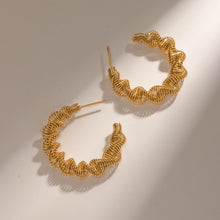 Carregar imagem no visualizador da galeria, Gold-Plated Stainless Steel C-Hoop Earrings
