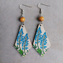 Carregar imagem no visualizador da galeria, Floral Wooden Teardrop Earrings
