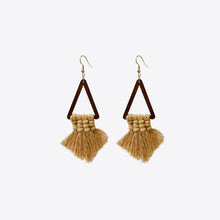 Carregar imagem no visualizador da galeria, Tassel Detail Geometric Earrings
