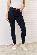 Carregar imagem no visualizador da galeria, Judy Blue Full Size Garment Dyed Tummy Control Skinny Jeans
