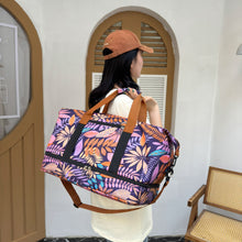 Carregar imagem no visualizador da galeria, Canvas Printed Travel Bag
