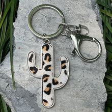 Carregar imagem no visualizador da galeria, Cactus Shape Key Chain
