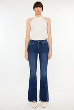 Carregar imagem no visualizador da galeria, Kancan Cat&#39;s Whiskers Raw Hem Flare Jeans
