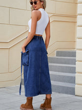 Carregar imagem no visualizador da galeria, Slit Pocketed High Waist Denim Skirt
