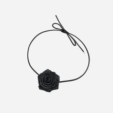 Carregar imagem no visualizador da galeria, PU Leather Rope Rose Shape Necklace
