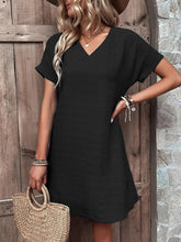 Carregar imagem no visualizador da galeria, Full Size V-Neck Short Sleeve Mini Dress
