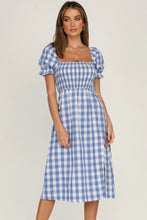 Carregar imagem no visualizador da galeria, Full Size Slit Plaid Short Sleeve Midi Dress
