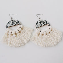 Carregar imagem no visualizador da galeria, Tassel Detail Leopard Drop Earrings
