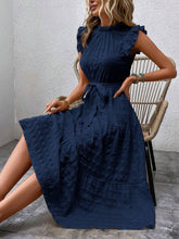 Carregar imagem no visualizador da galeria, Tied Ruffled Cap Sleeve Midi Dress
