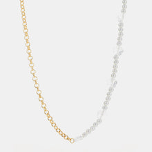 Carregar imagem no visualizador da galeria, Gold-Plated Pearl Necklace
