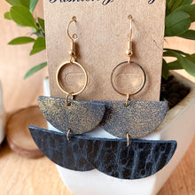 Carregar imagem no visualizador da galeria, PU Semicircle Drop Earrings
