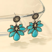 Carregar imagem no visualizador da galeria, Artificial Turquoise Flower Earrings
