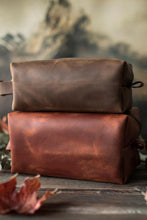 Carregar imagem no visualizador da galeria, PU Leather Makeup Bag
