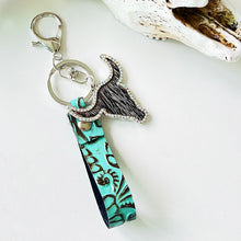 Carregar imagem no visualizador da galeria, Rhinestone Bull Keychain
