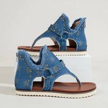 Carregar imagem no visualizador da galeria, Studded Raw Hem Flat Sandals
