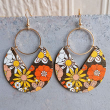 Carregar imagem no visualizador da galeria, Ms.Pac-Man Shape Wooden Dangle Earrings
