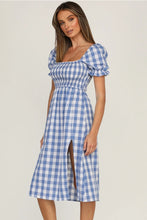 Carregar imagem no visualizador da galeria, Full Size Slit Plaid Short Sleeve Midi Dress
