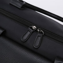 Carregar imagem no visualizador da galeria, Oxford Cloth Medium Travel Bag
