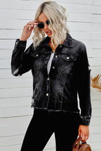 Carregar imagem no visualizador da galeria, Distressed Raw Hem Denim Jacket
