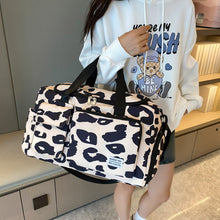 Carregar imagem no visualizador da galeria, Oxford Cloth Animal Print Travel Bag
