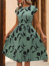 Carregar imagem no visualizador da galeria, Tied Pleated Printed Cap Sleeve Dress
