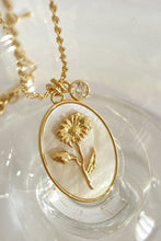 Carregar imagem no visualizador da galeria, Flower Shell Pendant Copper Necklace
