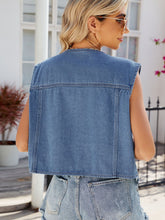 Carregar imagem no visualizador da galeria, Pocketed Button Up Sleeveless Denim Jacket
