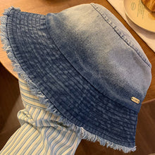 Carregar imagem no visualizador da galeria, Raw Hem Cotton Hat
