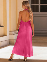 Carregar imagem no visualizador da galeria, Pleated Halter Neck Sleeveless Dress
