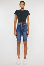 Carregar imagem no visualizador da galeria, Kancan Full Size Cat&#39;s Whiskers Button Fly Denim Shorts
