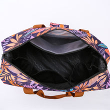 Carregar imagem no visualizador da galeria, Canvas Printed Travel Bag
