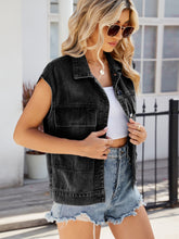 Carregar imagem no visualizador da galeria, Pocketed Button Up Sleeveless Denim Jacket
