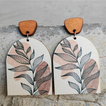 Carregar imagem no visualizador da galeria, Geometrical Shape Wooden Drop Earrings
