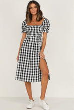 Carregar imagem no visualizador da galeria, Full Size Slit Plaid Short Sleeve Midi Dress
