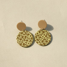 Carregar imagem no visualizador da galeria, Contrast Geometric Acrylic Earrings
