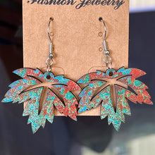 Carregar imagem no visualizador da galeria, Wooden Dangle Earrings
