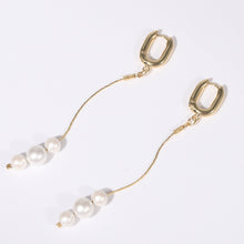 Carregar imagem no visualizador da galeria, Gold-Plated Pearl Bar Earrings
