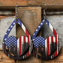 Carregar imagem no visualizador da galeria, US Flag Pattern Wooden Earrings
