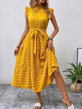 Carregar imagem no visualizador da galeria, Tied Ruffled Cap Sleeve Midi Dress
