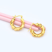 Carregar imagem no visualizador da galeria, Gold-Plated Huggie Earrings
